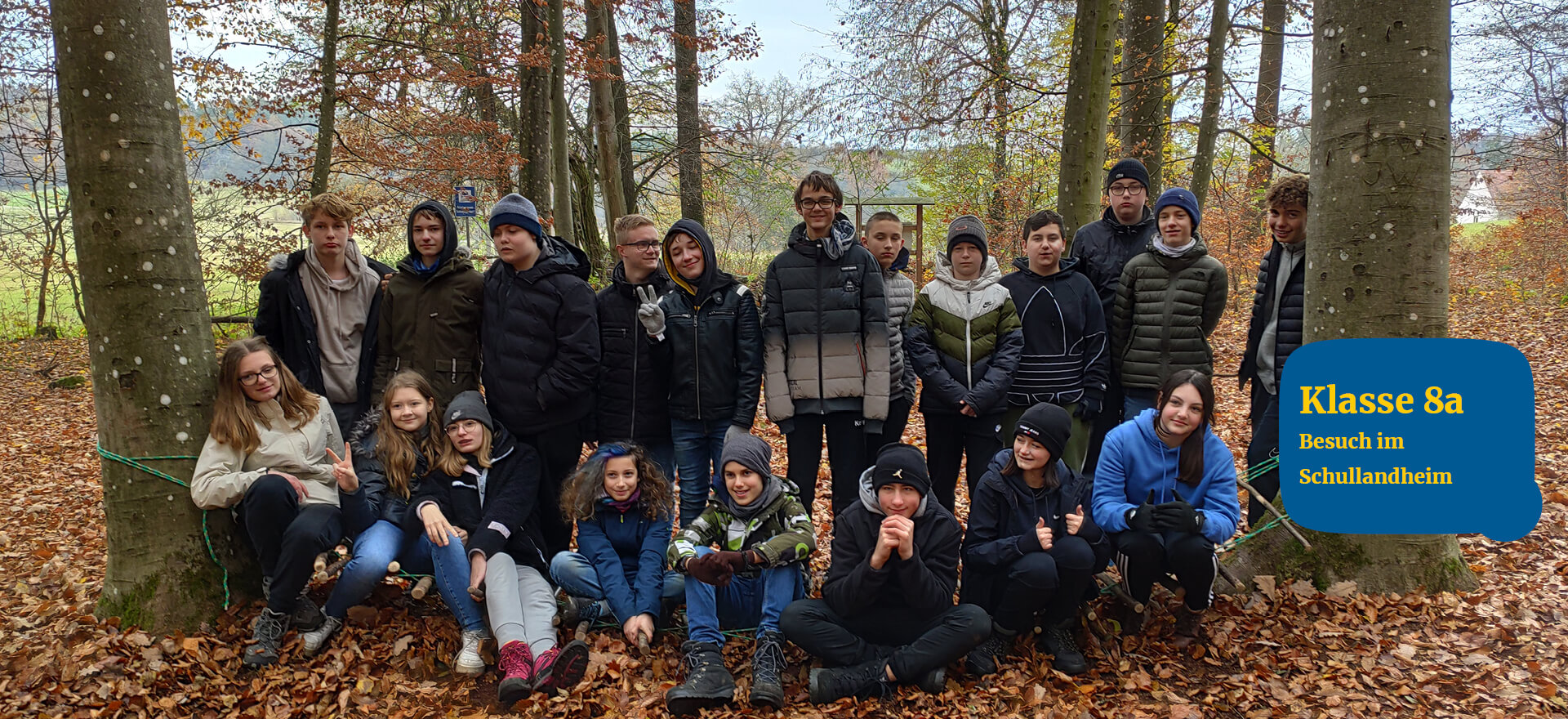 Gruppenbild der Klasse 8a beim Besuch im Schullandheim